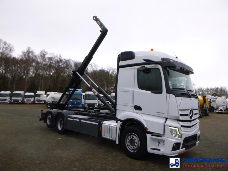 Mercedes-Benz Actros 2843 6x2 Hyva container hook 20t - Horgos rakodó teherautó: 2 kép. Mercedes-Benz Actros 2843 6x2 Hyva container hook 20t - Horgos rakodó teherautó: 2 kép.