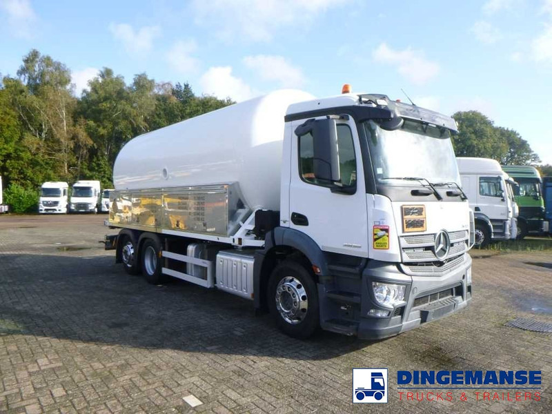 Mercedes-Benz Antos 2635 6x2 gas tank 28 m3 - Tartályos teherautó: 2 kép. Mercedes-Benz Antos 2635 6x2 gas tank 28 m3 - Tartályos teherautó: 2 kép.