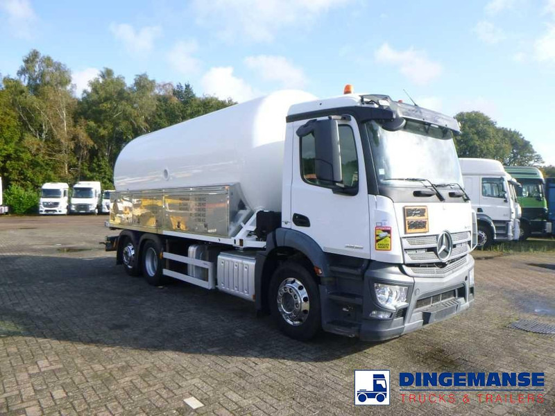 Mercedes-Benz Antos 2635 6x2 gas tank 28 m3 - Tartályos teherautó: 2 kép. Mercedes-Benz Antos 2635 6x2 gas tank 28 m3 - Tartályos teherautó: 2 kép.
