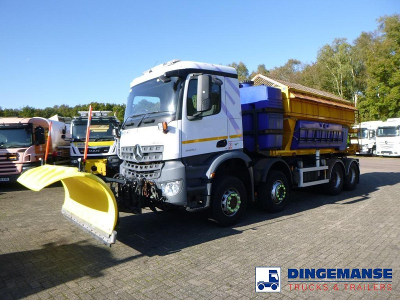Mercedes-Benz Arocs 3240 8x4 RHD Schmidt snow plough / gritter - Hóeltakarító gép: 1 kép. Mercedes-Benz Arocs 3240 8x4 RHD Schmidt snow plough / gritter - Hóeltakarító gép: 1 kép.