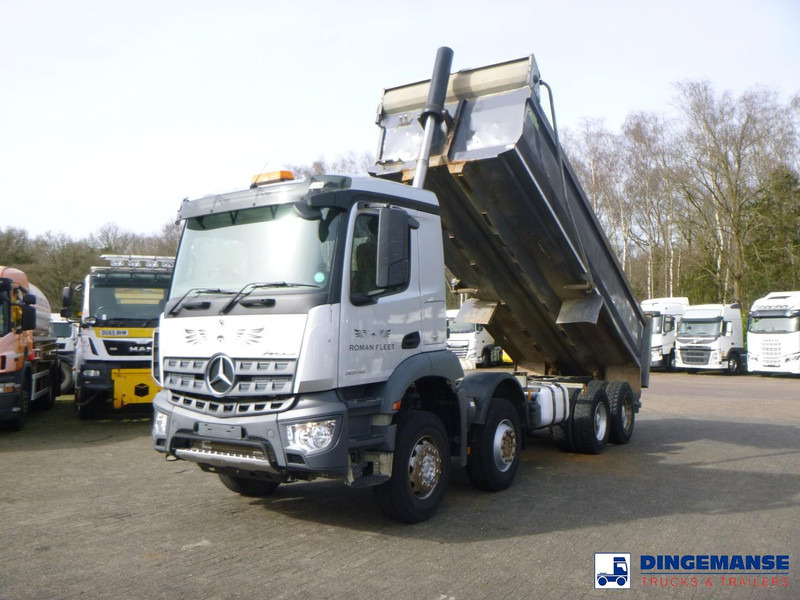 Mercedes-Benz Arocs 3246 8x4 RHD tipper - Billenőplatós teherautó: 1 kép. Mercedes-Benz Arocs 3246 8x4 RHD tipper - Billenőplatós teherautó: 1 kép.
