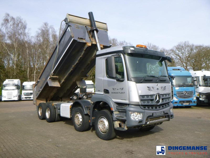 Mercedes-Benz Arocs 3246 8x4 RHD tipper - Billenőplatós teherautó: 2 kép. Mercedes-Benz Arocs 3246 8x4 RHD tipper - Billenőplatós teherautó: 2 kép.