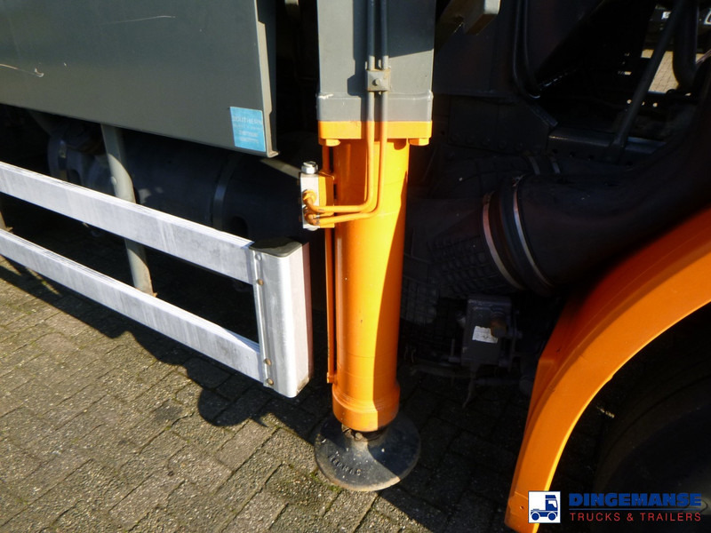 Betonpumpa Mercedes-Benz Axor 2633 6x4 RHD Sermac SCL 130 concrete pump 32 m: 13 kép.