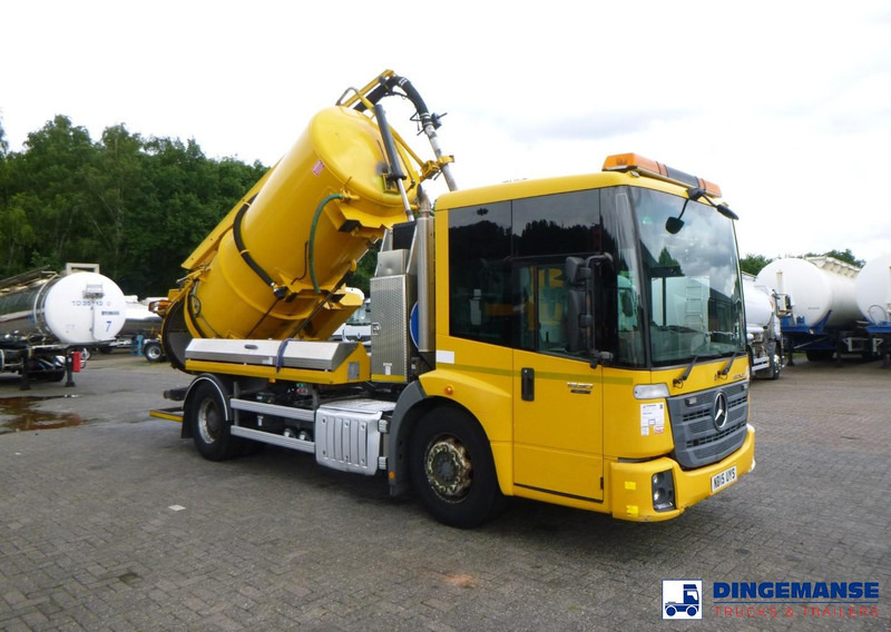 Mercedes-Benz Econic 1830 4x2 Euro 6 RHD Fuller vacuum tank 8.1 m3 - Szippantós autó: 2 kép. Mercedes-Benz Econic 1830 4x2 Euro 6 RHD Fuller vacuum tank 8.1 m3 - Szippantós autó: 2 kép.