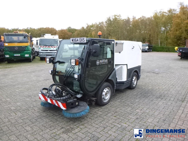 Nilfisk City Ranger CR3500 street sweeper - Utcaseprő gép: 1 kép. Nilfisk City Ranger CR3500 street sweeper - Utcaseprő gép: 1 kép.