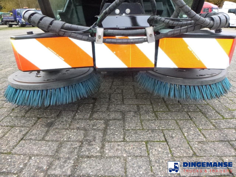 Nilfisk City Ranger CR3500 street sweeper - Utcaseprő gép: 5 kép. Nilfisk City Ranger CR3500 street sweeper - Utcaseprő gép: 5 kép.