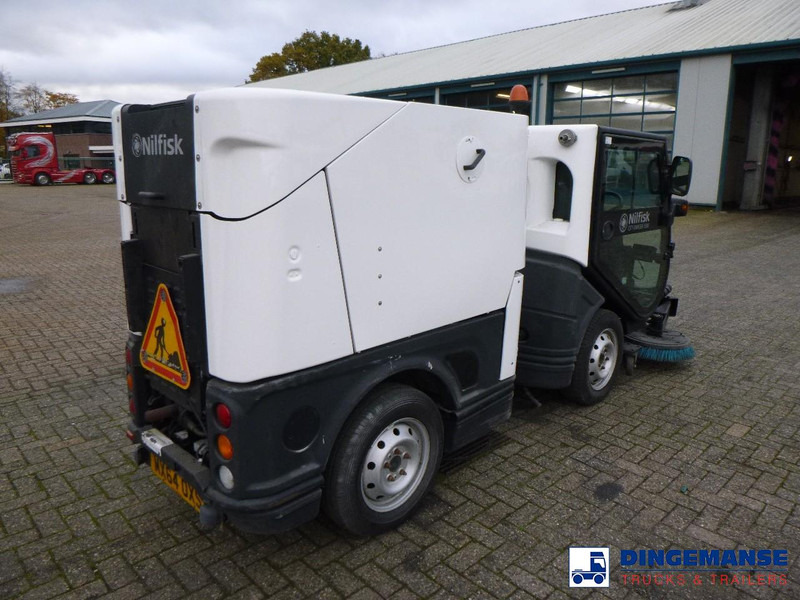 Nilfisk City Ranger CR3500 street sweeper - Utcaseprő gép: 4 kép. Nilfisk City Ranger CR3500 street sweeper - Utcaseprő gép: 4 kép.