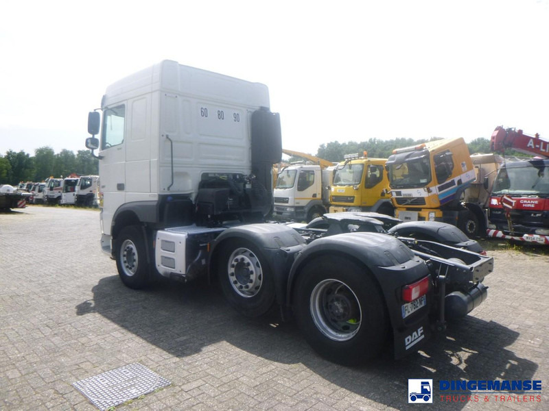 DAF XF 530 6x2 Euro 6 - Nyergesvontató: 3 kép. DAF XF 530 6x2 Euro 6 - Nyergesvontató: 3 kép.