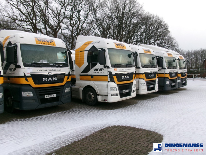 MAN TGX 26.460 6X2 RHD Euro 6 - Nyergesvontató: 2 kép. MAN TGX 26.460 6X2 RHD Euro 6 - Nyergesvontató: 2 kép.