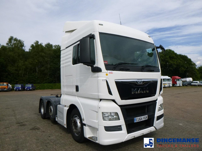 MAN TGX 26.480 6x2 Euro 6 RHD - Nyergesvontató: 2 kép. MAN TGX 26.480 6x2 Euro 6 RHD - Nyergesvontató: 2 kép.