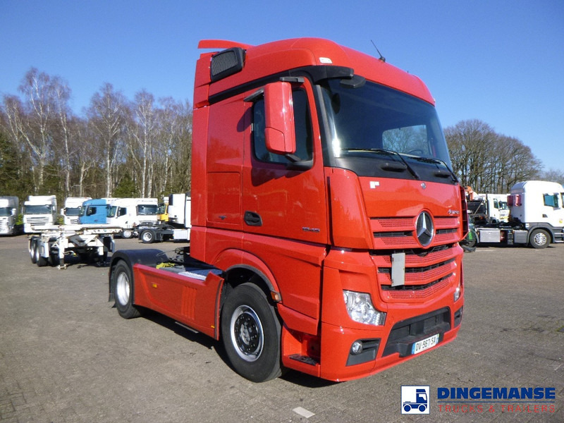 Mercedes-Benz Actros 1845 4x2 Euro 6 - Nyergesvontató: 2 kép. Mercedes-Benz Actros 1845 4x2 Euro 6 - Nyergesvontató: 2 kép.