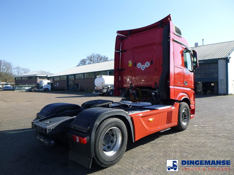 Mercedes-Benz Actros 1845 4x2 Euro 6 - Nyergesvontató: 4 kép. Mercedes-Benz Actros 1845 4x2 Euro 6 - Nyergesvontató: 4 kép.