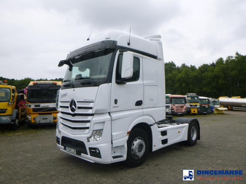 Mercedes-Benz Actros 1851 4x2 Euro 6 + Retarder - Nyergesvontató: 1 kép. Mercedes-Benz Actros 1851 4x2 Euro 6 + Retarder - Nyergesvontató: 1 kép.