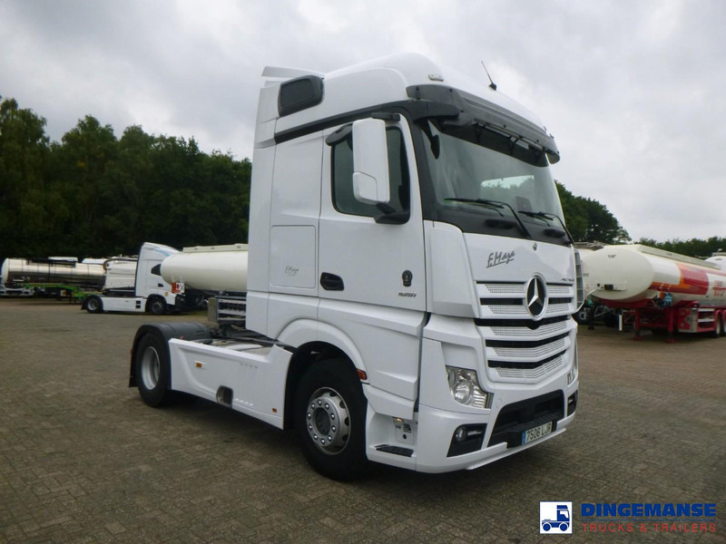 Mercedes-Benz Actros 1851 4x2 Euro 6 + Retarder - Nyergesvontató: 2 kép. Mercedes-Benz Actros 1851 4x2 Euro 6 + Retarder - Nyergesvontató: 2 kép.