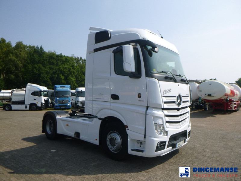 Mercedes-Benz Actros 1851 4x2 Euro 6 + Retarder - Nyergesvontató: 2 kép. Mercedes-Benz Actros 1851 4x2 Euro 6 + Retarder - Nyergesvontató: 2 kép.