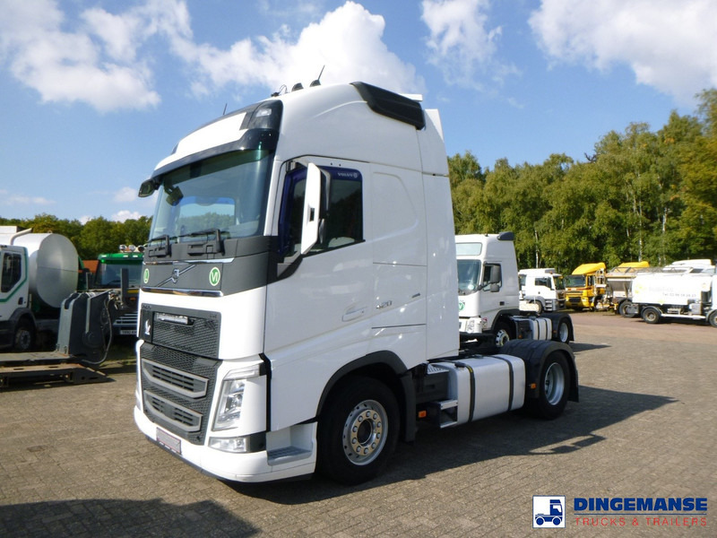 Volvo FH 420 4X2 Euro 6 + ADR - Nyergesvontató: 1 kép. Volvo FH 420 4X2 Euro 6 + ADR - Nyergesvontató: 1 kép.