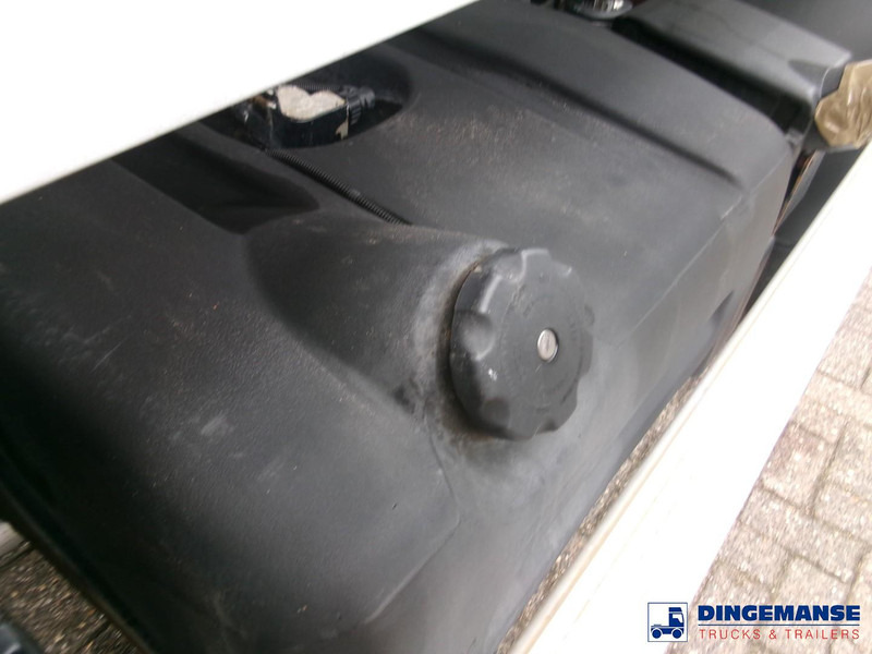 Renault Midlum 280 Dxi 4x2 fuel tank 11.3 m3 / 3 comp - Tartályos teherautó: 5 kép. Renault Midlum 280 Dxi 4x2 fuel tank 11.3 m3 / 3 comp - Tartályos teherautó: 5 kép.