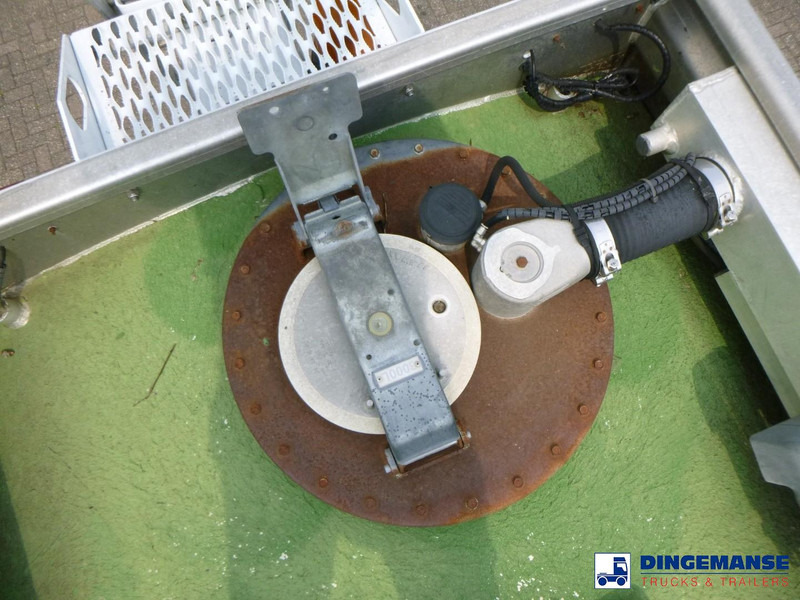 Tartályos teherautó Renault Premium 270 dxi 4x2 fuel tank 13.7 m3 / 4 comp: 18 kép. Tartályos teherautó Renault Premium 270 dxi 4x2 fuel tank 13.7 m3 / 4 comp: 18 kép.