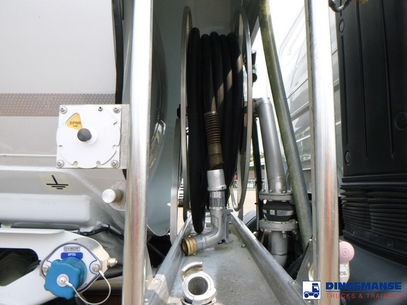 Tartályos teherautó Renault Premium 270 dxi 4x2 fuel tank 13.7 m3 / 4 comp: 11 kép. Tartályos teherautó Renault Premium 270 dxi 4x2 fuel tank 13.7 m3 / 4 comp: 11 kép.