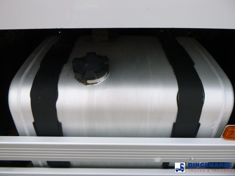 Tartályos teherautó Renault Premium 270 dxi 4x2 fuel tank 13.7 m3 / 4 comp: 9 kép. Tartályos teherautó Renault Premium 270 dxi 4x2 fuel tank 13.7 m3 / 4 comp: 9 kép.