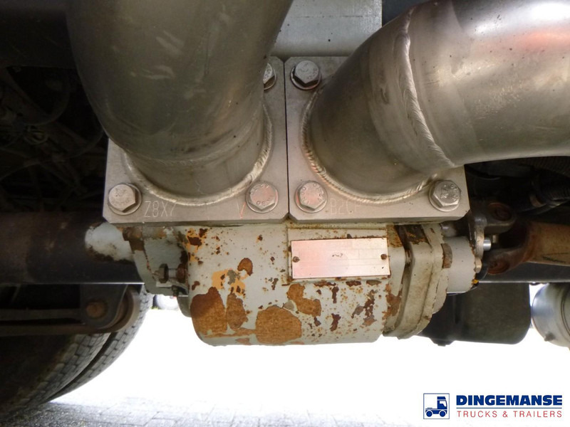 Tartályos teherautó Renault Premium 270 dxi 4x2 fuel tank 13.7 m3 / 4 comp: 15 kép. Tartályos teherautó Renault Premium 270 dxi 4x2 fuel tank 13.7 m3 / 4 comp: 15 kép.