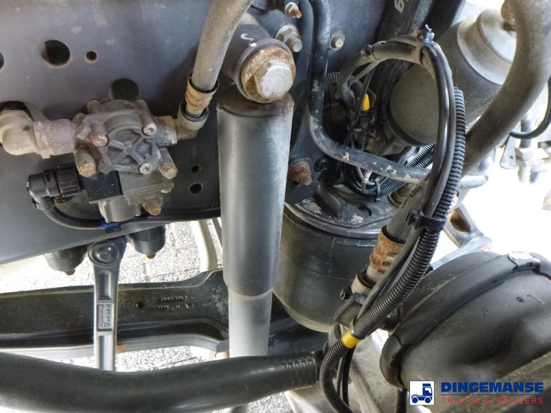 Tartályos teherautó Renault Premium 270 dxi 4x2 fuel tank 13.7 m3 / 4 comp: 7 kép. Tartályos teherautó Renault Premium 270 dxi 4x2 fuel tank 13.7 m3 / 4 comp: 7 kép.