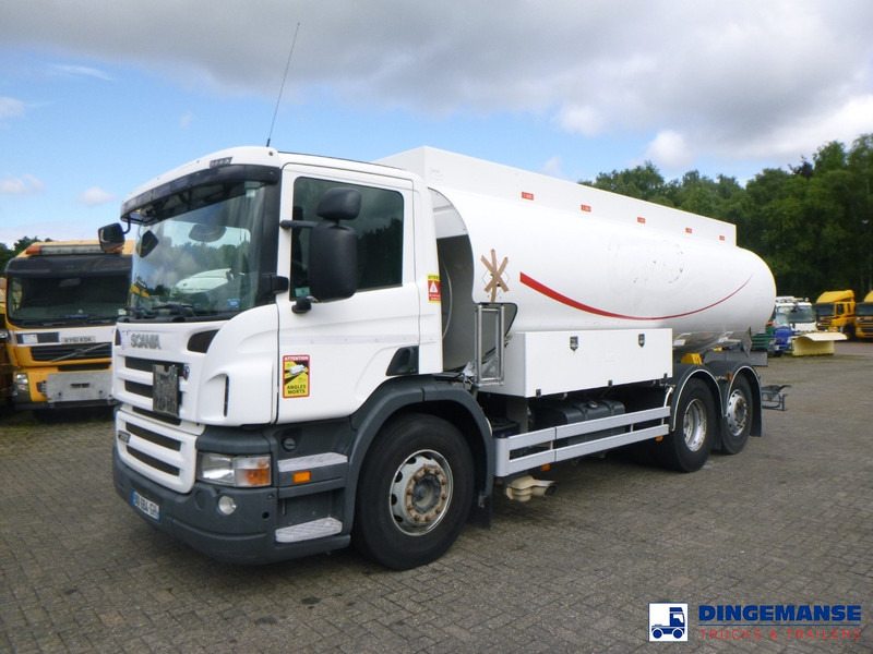Scania P 320 DB 6X2 fuel tank 18.8 m3 / 5 comp - Tartályos teherautó: 1 kép. Scania P 320 DB 6X2 fuel tank 18.8 m3 / 5 comp - Tartályos teherautó: 1 kép.