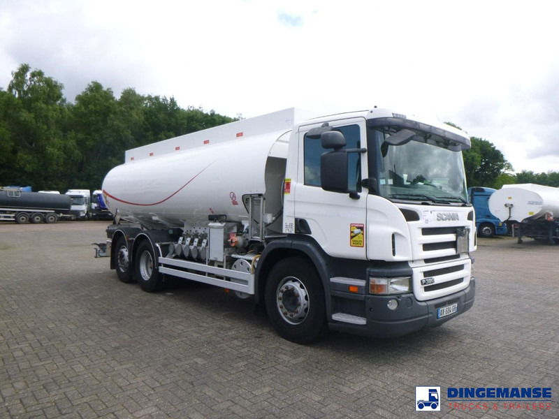 Scania P 320 DB 6X2 fuel tank 18.8 m3 / 5 comp - Tartályos teherautó: 2 kép. Scania P 320 DB 6X2 fuel tank 18.8 m3 / 5 comp - Tartályos teherautó: 2 kép.