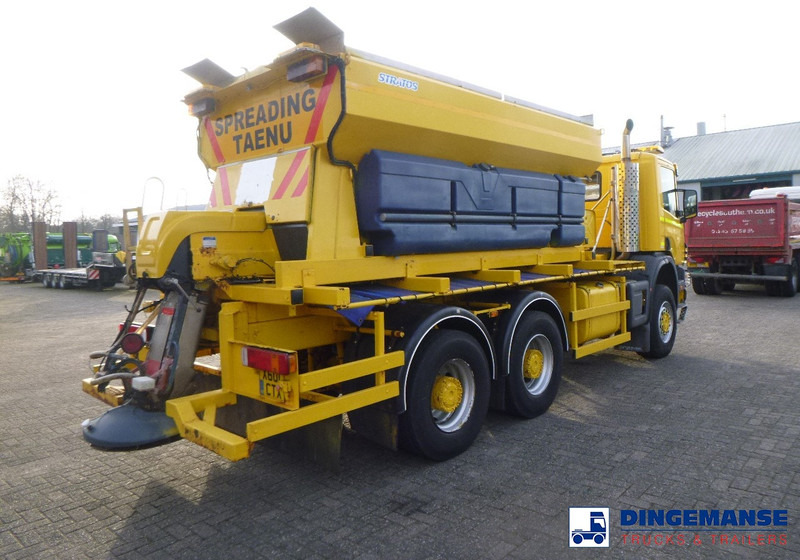 Scania P114-340 CB 6X6 RHD gritter / snow plough - Hóeltakarító gép: 4 kép. Scania P114-340 CB 6X6 RHD gritter / snow plough - Hóeltakarító gép: 4 kép.