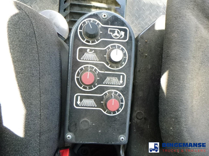 Utcaseprő gép Schmidt Compact 200 street sweeper: 19 kép.