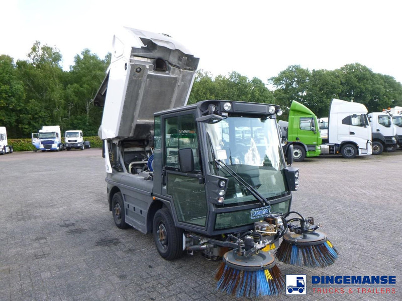 Utcaseprő gép Schmidt Compact 200 street sweeper: 6 kép.