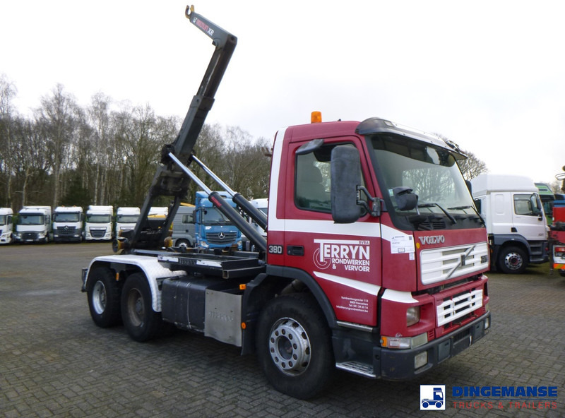 Volvo FM12 380 6x4 Euro 2 Hiab Multilift container hook 21 t - Horgos rakodó teherautó: 2 kép. Volvo FM12 380 6x4 Euro 2 Hiab Multilift container hook 21 t - Horgos rakodó teherautó: 2 kép.