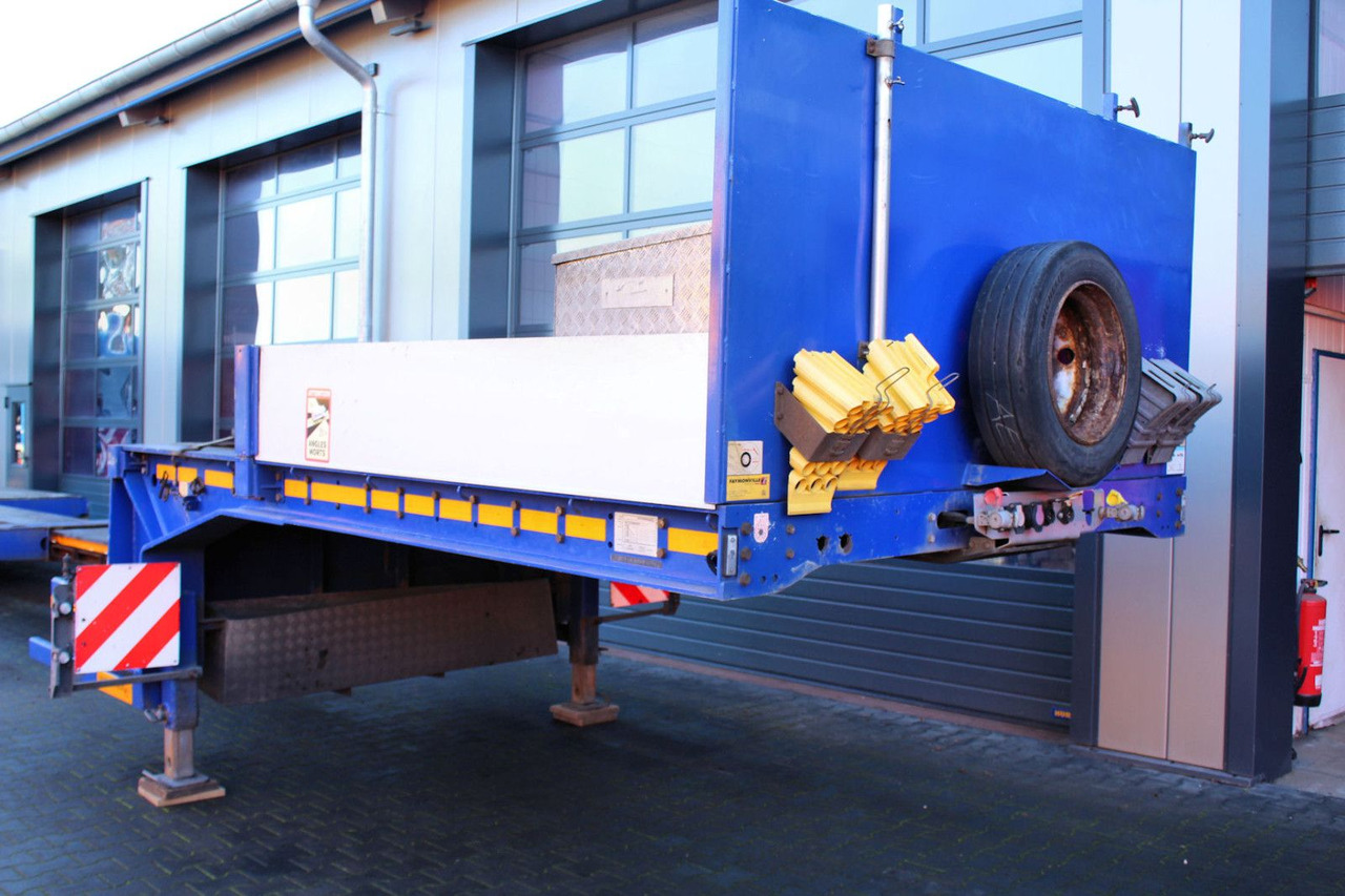 Félpótkocsi mélybölcsős Faymonville 4-Achs Multimax STN-4AX teleskopierbar+Lenkachse: 7 kép. Félpótkocsi mélybölcsős Faymonville 4-Achs Multimax STN-4AX teleskopierbar+Lenkachse: 7 kép.