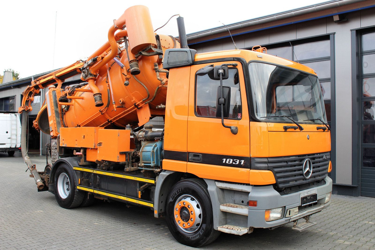 Mercedes-Benz Actros 1831 4x2 Hellmers 6,5m³ V2A INOX Kipper - Szippantós autó: 1 kép. Mercedes-Benz Actros 1831 4x2 Hellmers 6,5m³ V2A INOX Kipper - Szippantós autó: 1 kép.