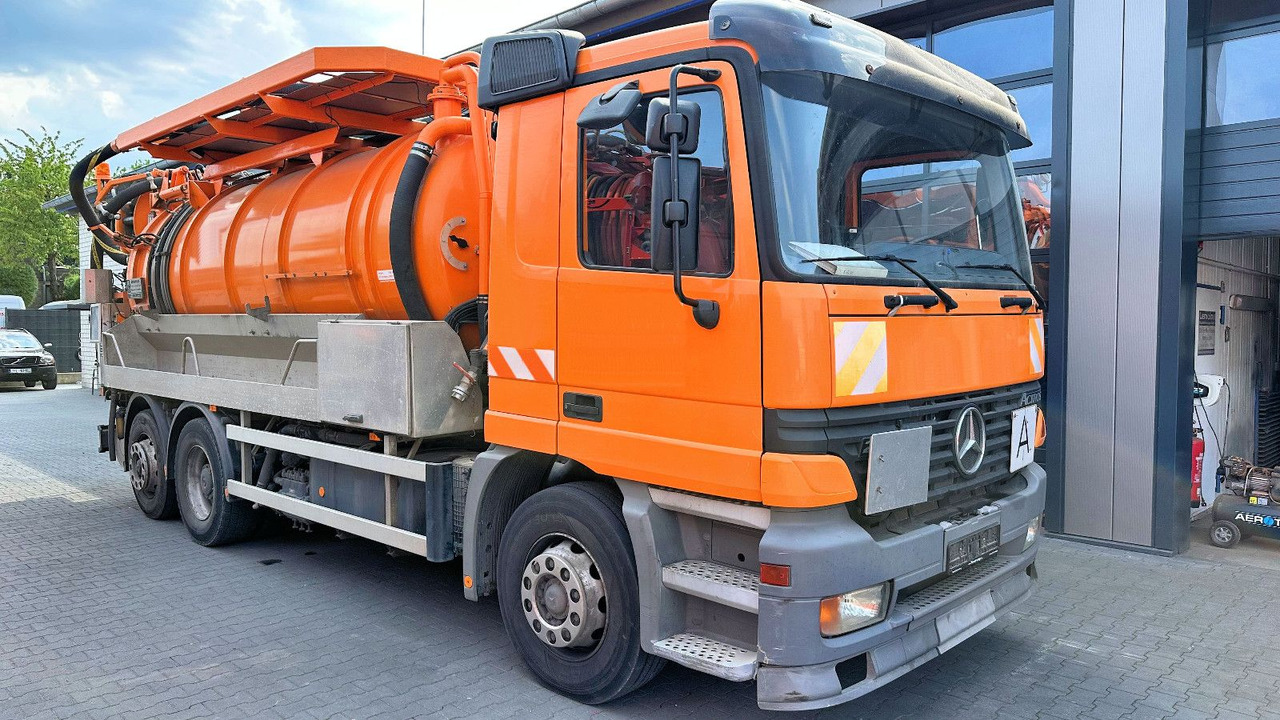 Mercedes-Benz Actros 2540 6x2 Küller/Kroll 13m³ HD-KOMBI - Szippantós autó: 1 kép. Mercedes-Benz Actros 2540 6x2 Küller/Kroll 13m³ HD-KOMBI - Szippantós autó: 1 kép.