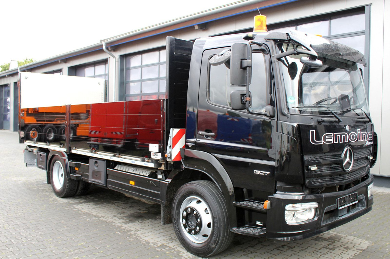 Mercedes-Benz Atego 1527 4x2 Pritsche + Ladebordwand - Platós teherautó: 1 kép. Mercedes-Benz Atego 1527 4x2 Pritsche + Ladebordwand - Platós teherautó: 1 kép.