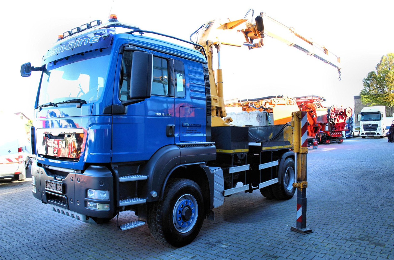 MAN TGS 18.480 4x4 BLS SZM+Pritsche MKG HLK 340 Kran - Nyergesvontató: 3 kép. MAN TGS 18.480 4x4 BLS SZM+Pritsche MKG HLK 340 Kran - Nyergesvontató: 3 kép.