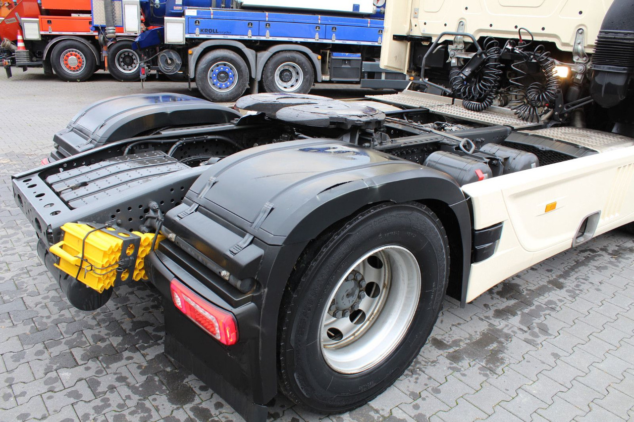 Mercedes-Benz Actros 1848 LS 4x2 BigSpace (MP5) Vollverspoiler - Nyergesvontató: 5 kép. Mercedes-Benz Actros 1848 LS 4x2 BigSpace (MP5) Vollverspoiler - Nyergesvontató: 5 kép.