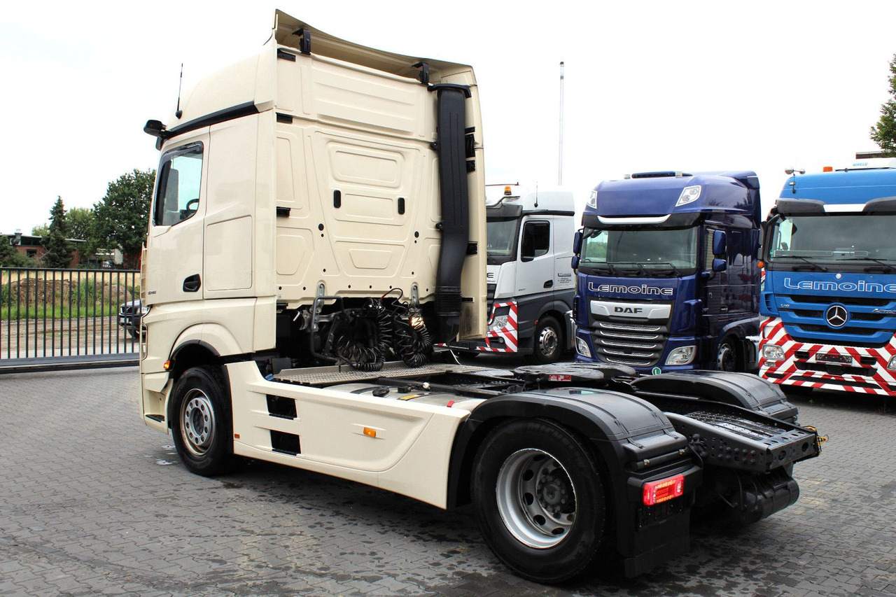 Mercedes-Benz Actros 1848 LS 4x2 BigSpace (MP5) Vollverspoiler - Nyergesvontató: 3 kép. Mercedes-Benz Actros 1848 LS 4x2 BigSpace (MP5) Vollverspoiler - Nyergesvontató: 3 kép.