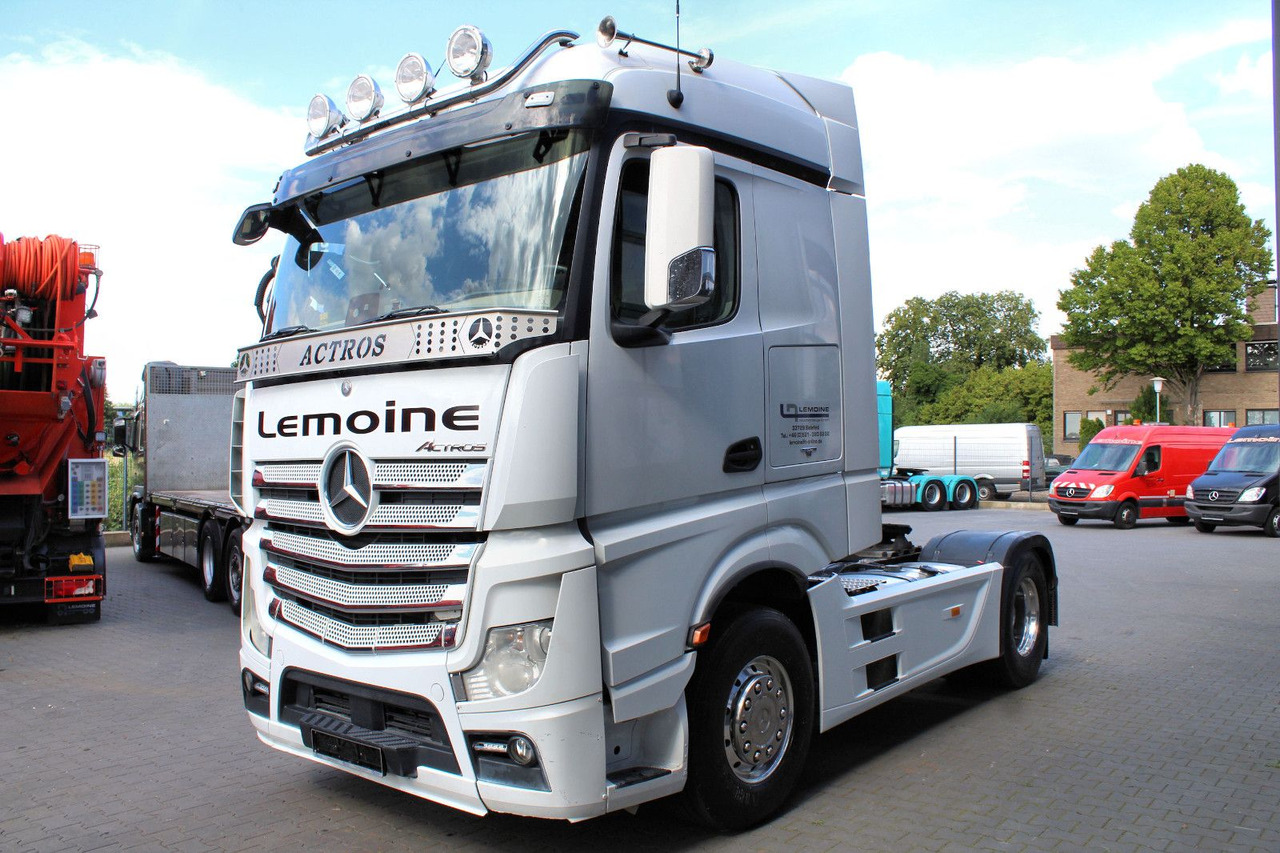 Mercedes-Benz Actros 1853 4x2 LS +Hydraulik + neuer AT-Motor - Nyergesvontató: 3 kép. Mercedes-Benz Actros 1853 4x2 LS +Hydraulik + neuer AT-Motor - Nyergesvontató: 3 kép.