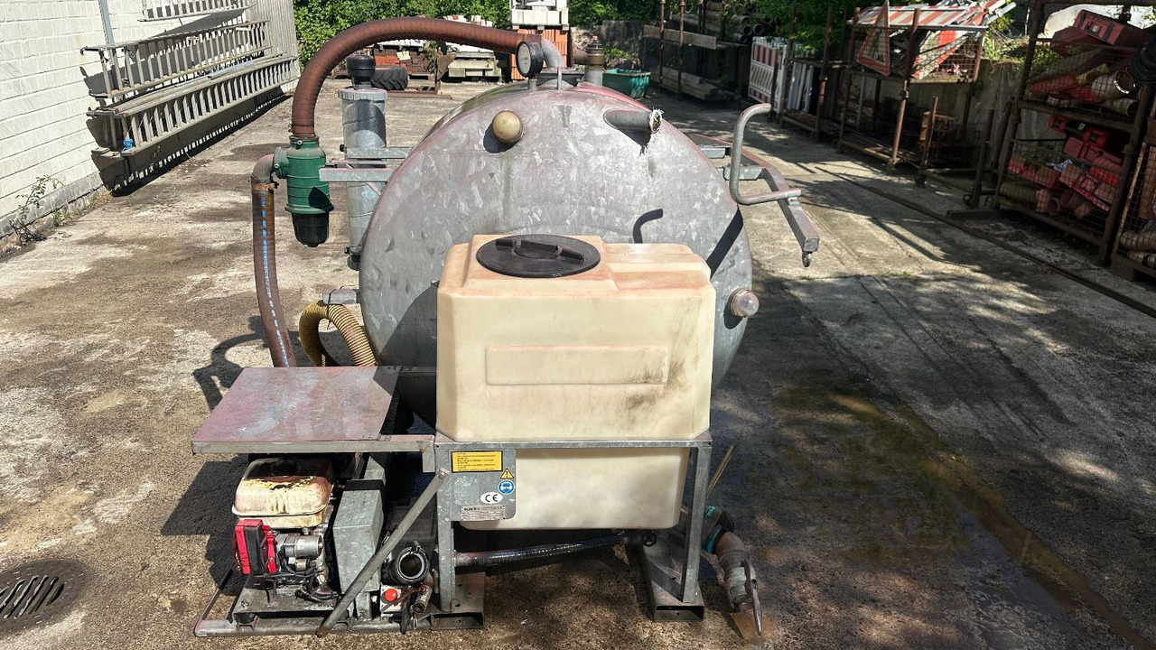 Saug-Druck fass Flexi + 2 Frisch-Wassertaschen - Szippantós autó: 1 kép. Saug-Druck fass Flexi + 2 Frisch-Wassertaschen - Szippantós autó: 1 kép.