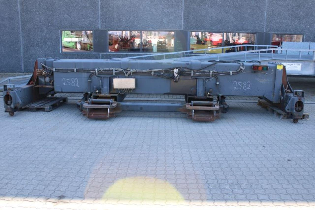 ELME 20-40" - Adapterek - Anyagmozgató gép: 1 kép. ELME 20-40" - Adapterek - Anyagmozgató gép: 1 kép.