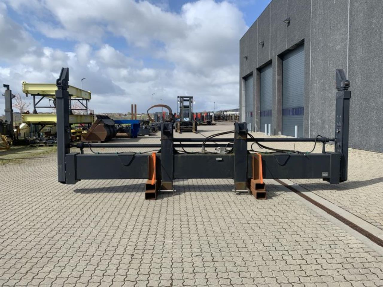 ELME 20"- 40" - Adapterek - Anyagmozgató gép: 2 kép. ELME 20"- 40" - Adapterek - Anyagmozgató gép: 2 kép.