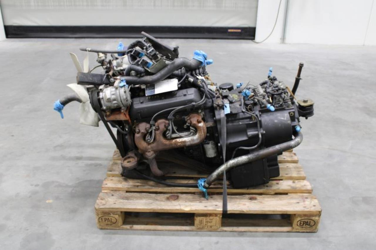 Hyster 4.3 L. V6 - Motor: 3 kép. Hyster 4.3 L. V6 - Motor: 3 kép.