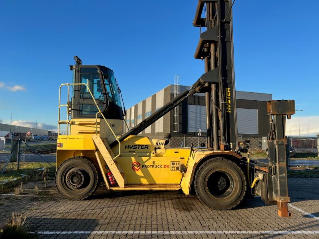 Hyster H16XM-12EC - Konténer targoncá: 1 kép. Hyster H16XM-12EC - Konténer targoncá: 1 kép.