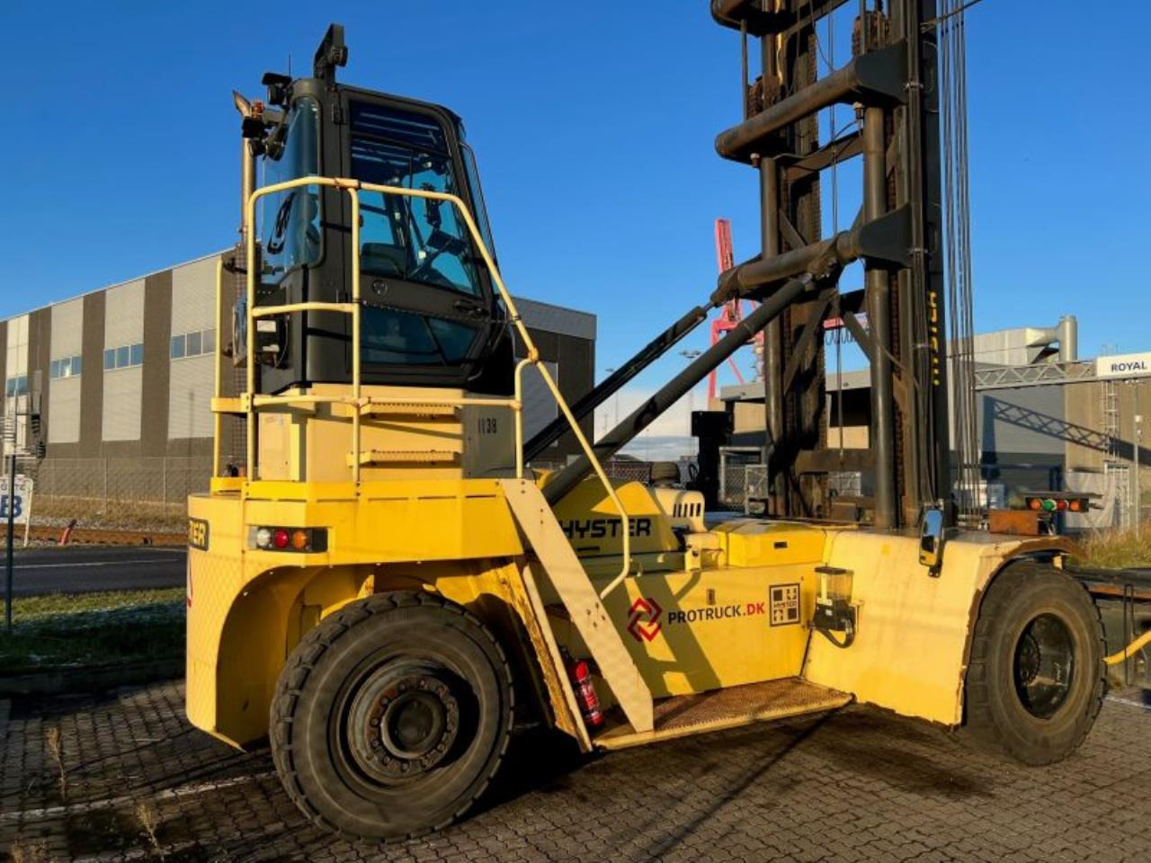 Hyster H16XM-12EC - Konténer targoncá: 3 kép. Hyster H16XM-12EC - Konténer targoncá: 3 kép.