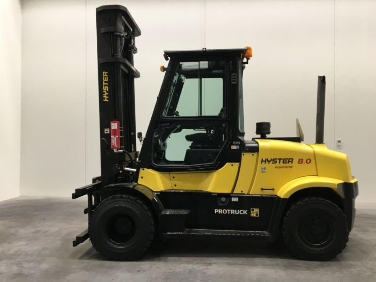 Hyster H8.0FT-6 - Konténer targoncá: 1 kép. Hyster H8.0FT-6 - Konténer targoncá: 1 kép.