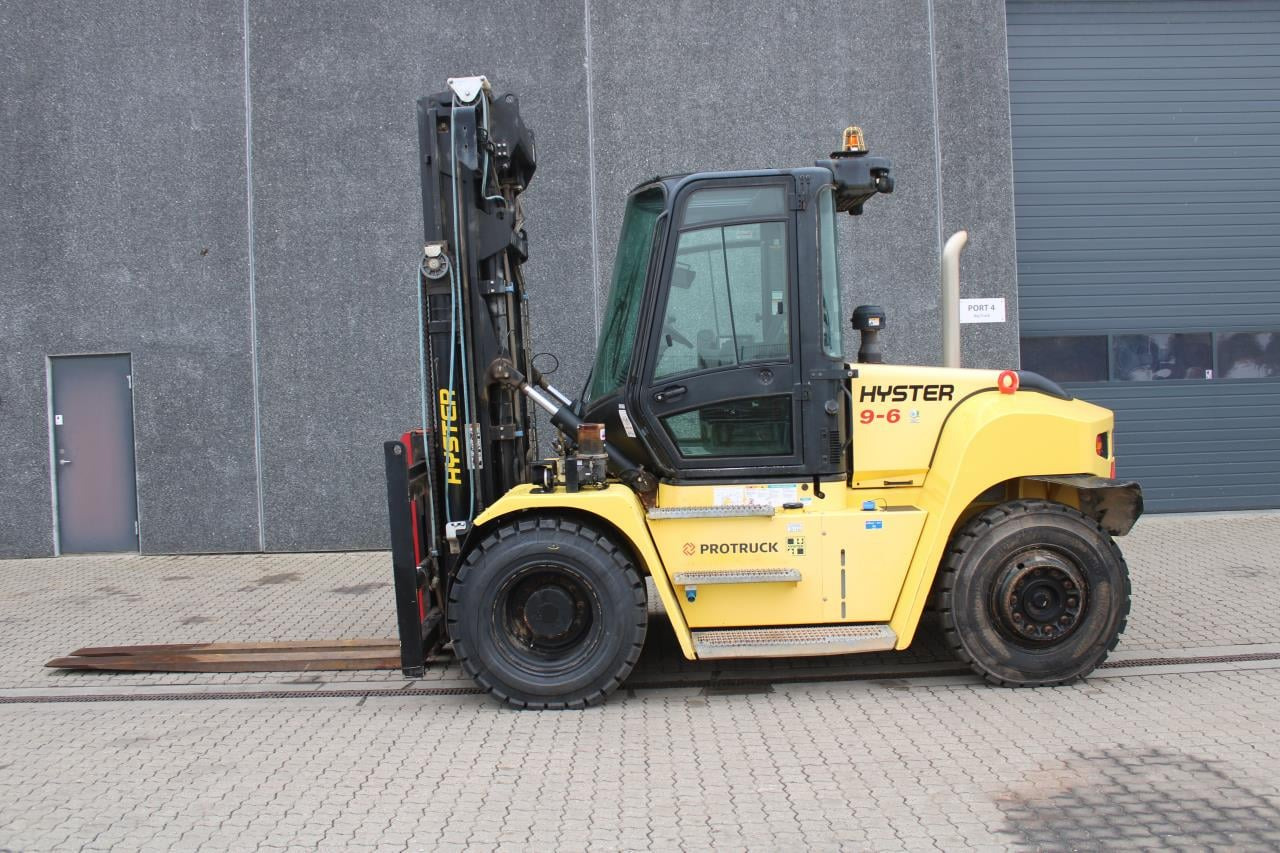 Hyster H9.00XM-6 - Dízel targonca: 1 kép. Hyster H9.00XM-6 - Dízel targonca: 1 kép.