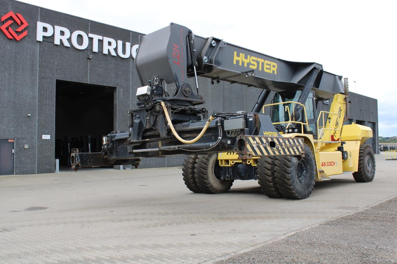 Hyster RS46-33CH - Konténerrakodó: 2 kép. Hyster RS46-33CH - Konténerrakodó: 2 kép.