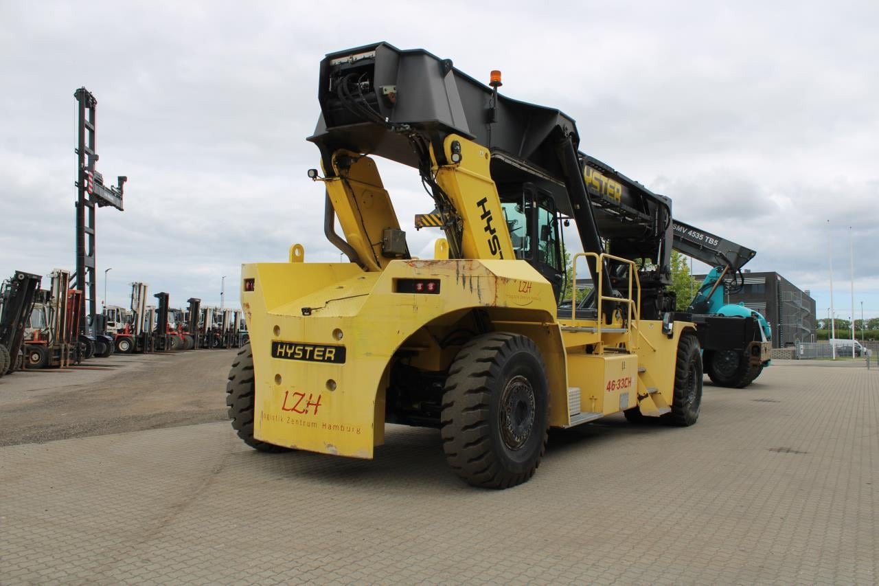 Hyster RS46-33CH - Konténerrakodó: 3 kép. Hyster RS46-33CH - Konténerrakodó: 3 kép.